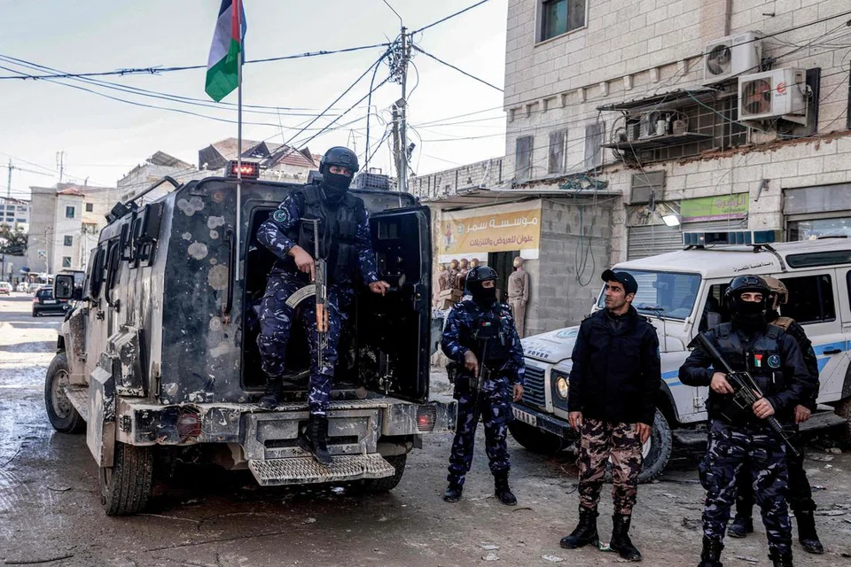 Pasukan keselamatan Penguasa Palestin ditempatkan di khemah pelarian Palestin di Jenin, Tebing Barat, yang diduduki pada 18 Januari susulan perjanjian yang dicapai dengan militan tempatan.
