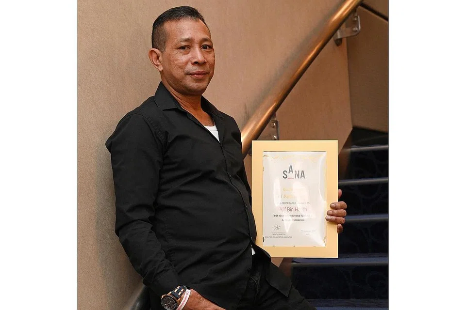 UBAH DIRI: Tidak ingin mengecewakan isteri dan anak-anaknya, Encik Alif Harith berikar mengubah diri dan membantu yang lain. - Foto BH oleh KHALID BABA