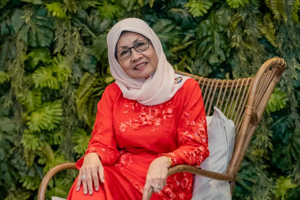 Sanisah Huri, Si Baju Hijau, Esplanade
