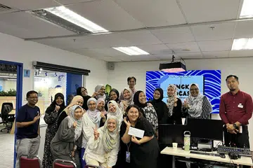 Seramai 15 guru Bahasa Melayu menghadiri bengkel podcast di studio Berita Harian di ibu pejabat SPH Media di Toa Payoh North pada 1 Ogos. Sesi anjuran akhbar pelajar BH, Gen G, dengan kerjasama Lembaga Perpustakaan Negara (NLB), bertujuan membantu guru-guru memanfaatkan podcast sebagai wadah kreatif memperkukuh penguasaan dan kelancaran pertuturan pelajar dalam bahasa Melayu.