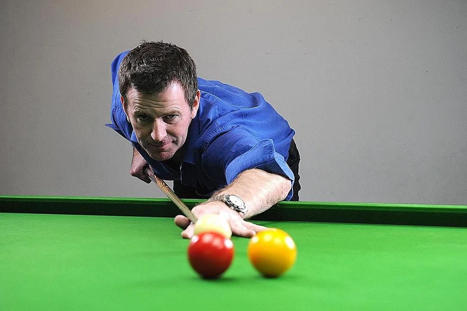 Peter Gilchrist - biliard :- Menjadi warga Singapura pada 2006, jaguh biliard kelahiran England ini merupakan juara dunia sebanyak tiga kali - 1994, 2001 dan 2013 