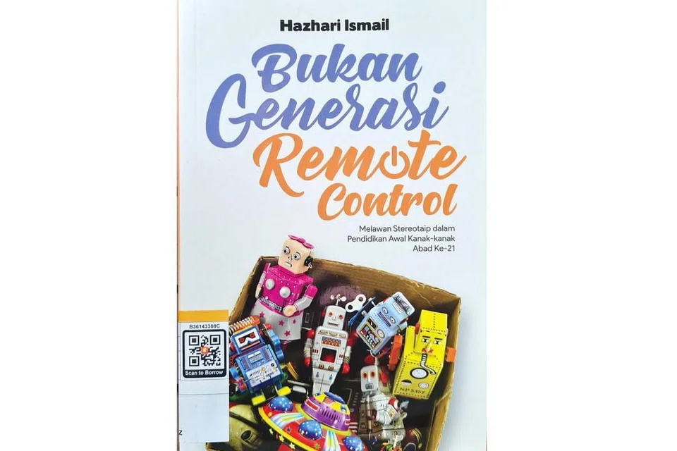 ATASI STEREOTAIP: Buku 'Bukan Generasi Remote Control' karya Hazhari Ismail, terbahagi kepada tiga bahagian utama, iaitu perkembangan kanak-kanak, keibubapaan dan peranan institusi, ia bertujuan mengatasi pemaknaan stereotaip dalam pendidikan awal kanak-kanak abad ke-21. - Foto NLB