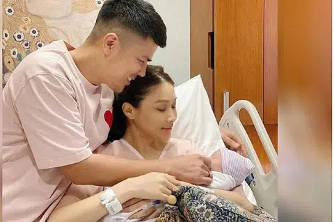 IBU DAN BAYI SIHAT: Scha dan Awal dengan anak mereka yang baru lahir. - Foto INSTAGRAM SCHA ALYAHYA