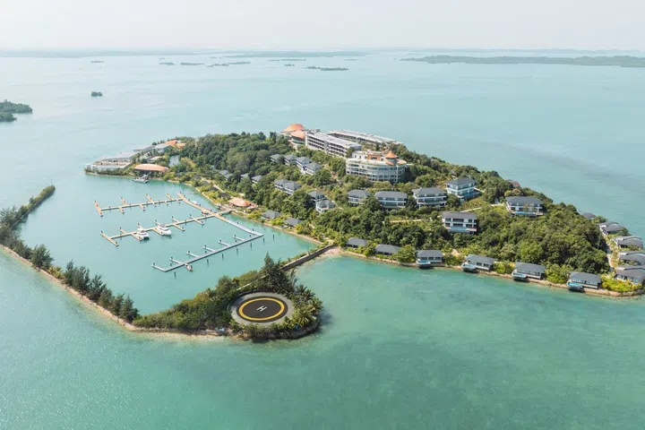 Permandangan dari udara Pulau Nirup, yang jaraknya hanya 8 batu nautika dari Singapura, 45 minit melalui feri.