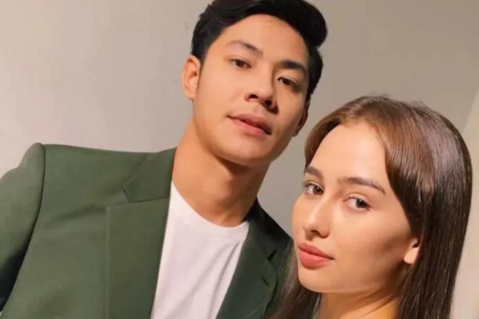 TIADA KENA-MENGENA: Anna Jobling (kanan) enggan dikaitkan dengan isu video intim tular Meerqeen dengan pelakon Mimi Lana dan minta media seberang agar memberi tumpuan kepada soalan tentang kerjaya dan dirinya.