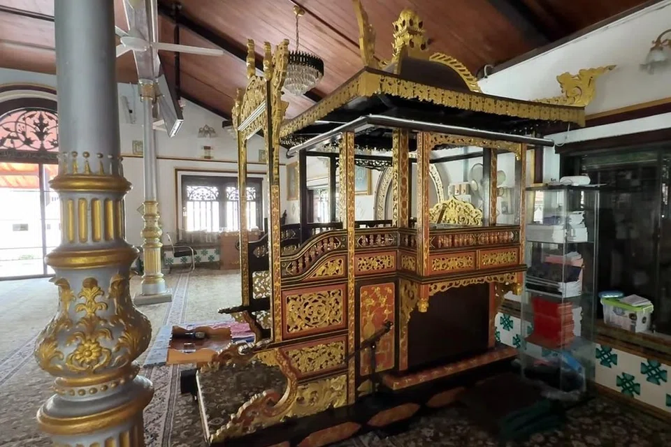 Mimbar Masjid Tengkera.