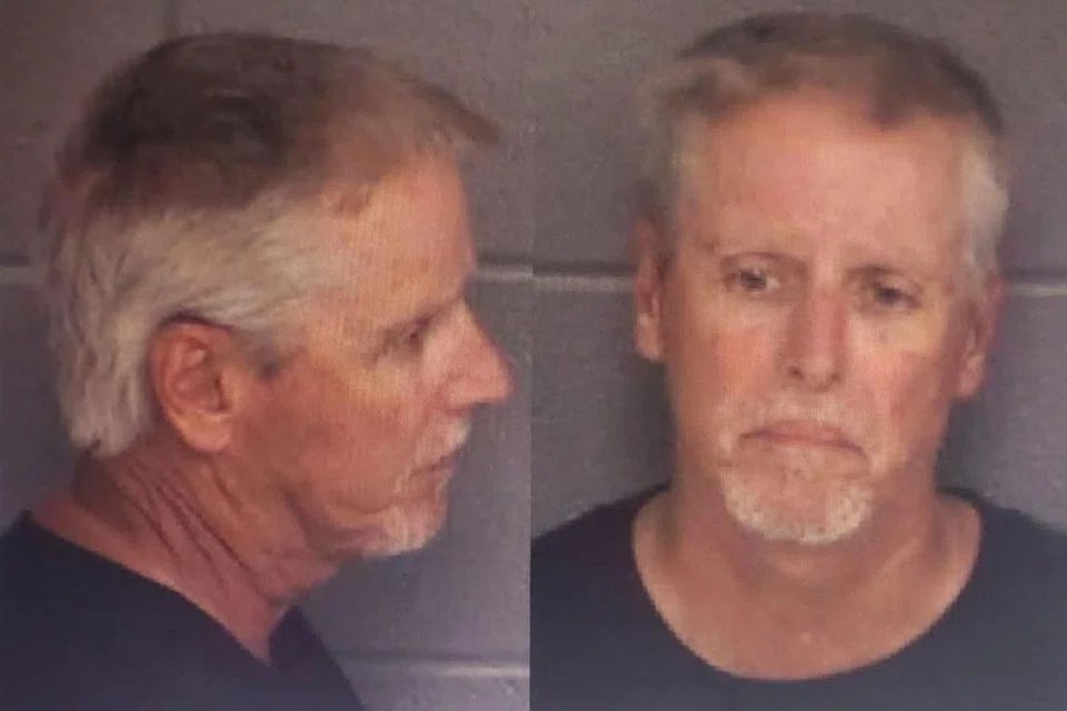 Colin Gray, 54 tahun, bapa kepada pelajar berusia 14 tahun yang disyaki penembak di Sekolah Tinggi Apalachee, Colt Grey, didakwa atas pertuduhan membunuh melibatkan empat mangsa yang ditembak mati.
