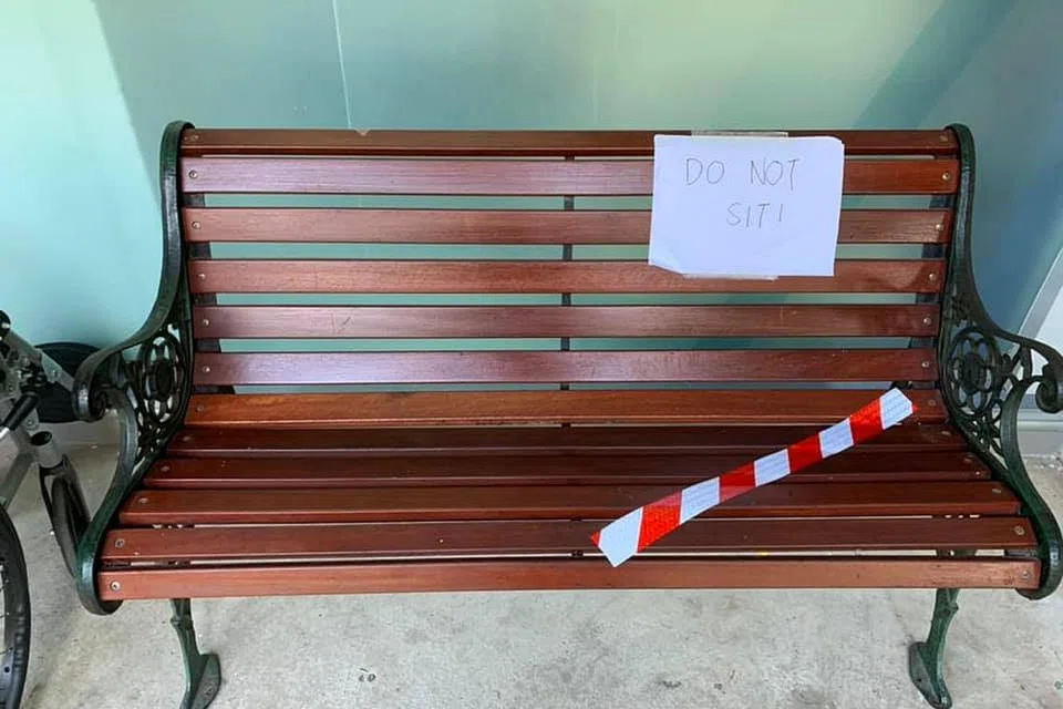 KAWASAN LARANGAN: Seorang pembaca Berita Harian, Encik Muhd Fuadi Rahmat, mengongsi beberapa gambar yang dipetiknya menunjukkan keadaan tempat duduk di kolong blok serta taman permainan di estet-estet perumahan dan kedai kopi dalam lingkungannya di mana langkah 'Pemutus Litar' dilaksanakan. - Foto-foto