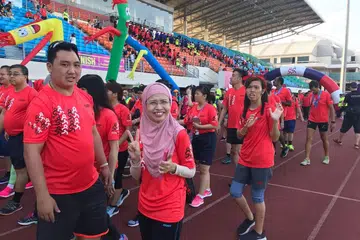 ACARA LARIAN INKLUSIF: Lebih 2,000 peserta termasuk 571 individu berlari bersama dalam acara larian 'Run for Inclusion 2018' di Stadium Bishan.