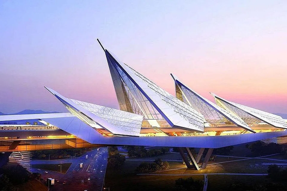 MELAKA: Diilhamkan oleh Selat Melaka yang menghubungkan Lautan Hindi dengan Lautan Pasifik sebagai saluran penghantaran laut utama. Reka bentuk stesen ini mempunyai daya tarikan moden, daripada sejarah Melaka sebagai pelabuhan perkapalan yang maju hingga visi Melaka yang futuristik. - Foto EDELMAN 