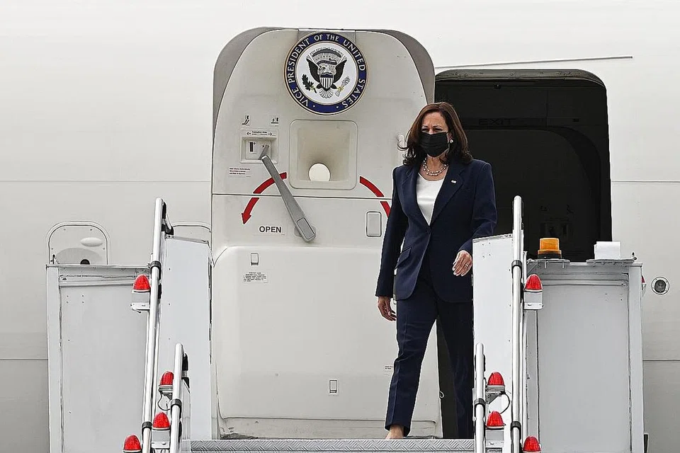 LAWATAN PERTAMA KE ASIA: Naib Presiden Amerika, Cik Kamala Harris, akan berada di Singapura sehingga petang esok. Hari ini, beliau akan bertemu dengan Presiden Halimah Yacob dan Perdana Menteri Lee Hsien Loong. - Foto BH LIM YAOHUI