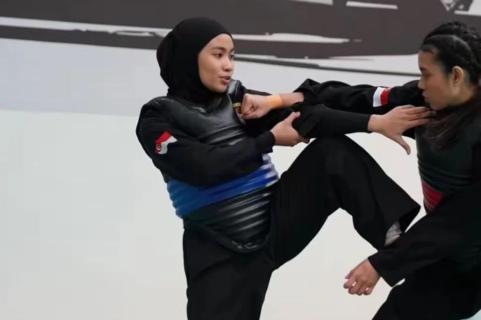 Nur Aniqah Qistina Roslan (kiri) akan bertanding dalam kelas ‘B’ di temasya Sukan SEA 2025.