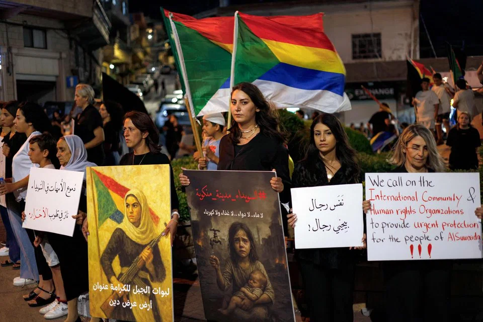 Anggota masyarakat Druze di Bukit Golan yang ditawan Israel berkumpul dalam satu perhimpunan perpaduan untuk menyokong puak Druze di Syria, bertempat di perkampungan Majdal Shams di Golan pada 19 Julai 2025.