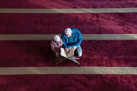 Tanggungjawab bapa sangat besar dan memberi kesan dalam kehidupan anak. Ini termasuk memastikan keperluan anaknya dipenuhi, baik dari segi agama, kewangan mahupun kasih sayang. 