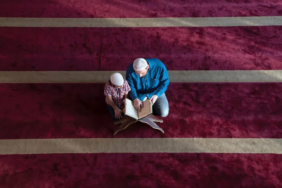 Tanggungjawab bapa sangat besar dan memberi kesan dalam kehidupan anak. Ini termasuk memastikan keperluan anaknya dipenuhi, baik dari segi agama, kewangan mahupun kasih sayang. 