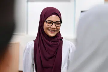 Cik Faizah Ahmad Barazy merupakan wanita pertama yang menyandang jawatan Timbalan Ketua Eksekutif (DCE) Majlis Ugama Islam Singapura (MUIS).