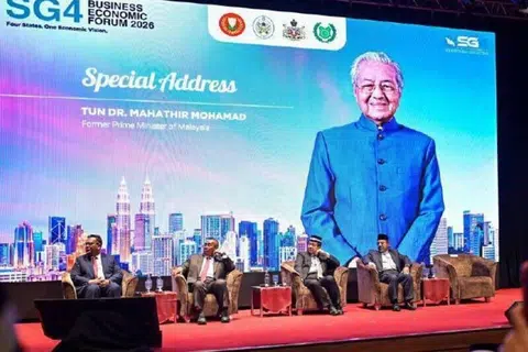 Mantan Perdana Menteri Malaysia merangkap Penasihat SG4 (empat negeri dikuasai pembangkang), Tun Dr Mahathir Mohamad, menitipkan keyakinan SG4 iaitu Terengganu, Kelantan, Kedah dan Perlis, mampu menggegar ekonomi Malaysia.