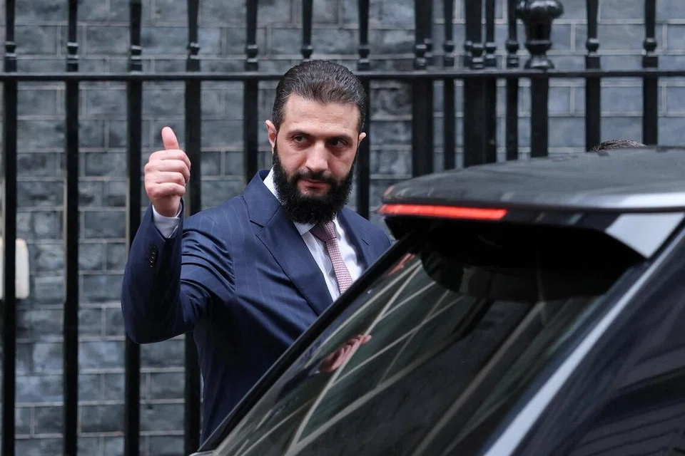 Presiden Syria, Encik Ahmed al-Sharaa, di luar 10 Downing Street, selepas mengadakan pertemuan dengan Perdana Menteri Britain, Encik Keir Starmer, di London pada 31 Mac 2026.