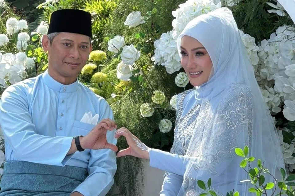 Erra Fazira, 51 tahun, sah bergelar isteri kepada ahli perniagaan, Mohamad Ezwan Mohamad Zain, 44 tahun, dengan sekali lafaz pada 9.20 pagi tadi (12 Disember).