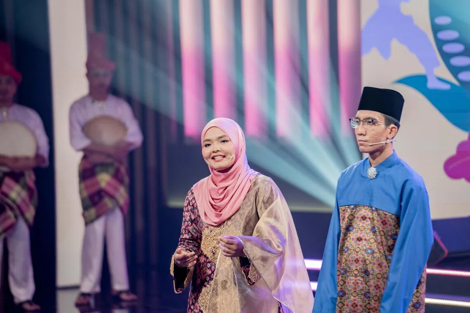 Duta Bahasa 2026, Cik Anis Qurratu’aini Azman dan Encik Kamal Ashraf Kamil Jumat.