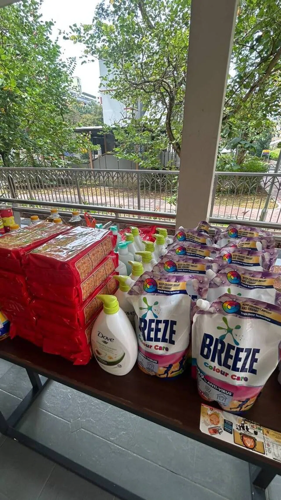 Setiap bulan, hampir 40 peratus hasil pendapatan disalurkan untuk membantu keluarga berpendapatan rendah mendapatkan barangan keperluan dengan inisiatif badan sukarela, Project Hills.