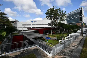 TINDAKAN SEGERA: Langkah kawalan pencegahan dilaksanakan dengan ketat di kesemua projek ubah elok Hospital Universiti Nasional (NUH) setelah adanya kelompok pekerja yang dijangkiti koronavirus.