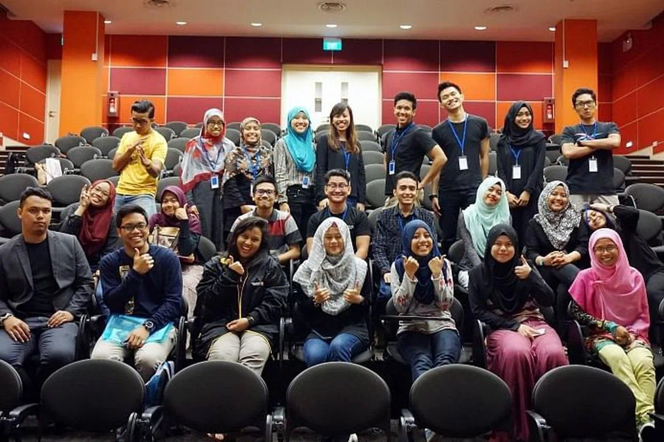 KENALI NUS DENGAN LEBIH DEKAT: Persatuan Bahasa Melayu Universiti Kebangsaan Singapura (PBMUKS) telah mengadakan acara NUSana di Politeknik Singapura baru-baru ini bagi berkongsi maklumat mengenai sistem pendidikan di peringkat pengajian tinggi dan perihal pentadbiran seperti permohonan memasuki universiti setempat. 