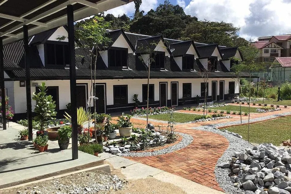 CANTIK DAN MENARIK: Minat yang ditunjukkan oleh pelancong mendorong pemilik hartanah di Cameron Highlands ini membina resort di kawasan itu. - Foto ihsan MARYAM ZAI ADABI