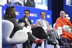 Menteri Negara (Kebudayaan, Masyarakat dan Belia merangkap Tenaga Manusia), Encik Dinesh Vasu Dash (dua dari kiri) berkata pemerintah harus berusaha gigih untuk bersama golongan muda dan menggalakkan mereka untuk tampil ke hadapan. Beliau ditemani dua penyampai di salah satu plenari di ICCS 2025 (dari kanan) Pengerusi Institut Pengurusan Buddha untuk Kebahagiaan dan Keamanan serta Setiausaha Agung Gabungan Agama untuk Keamanan Thailand, Encik Venerable Napan Thawornbanjob; Pengasas dan Pengerusi Eksekutif syarikat hospitaliti Banyan Group, Encik Ho Kwon Ping; serta moderator, Profesor Pengajian Islam dan Antara Agama di Universiti Edinburgh, Professor Mona Siddiqui (paling kiri). 