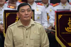 Menteri Pertahanan Indonesia, Encik Sjafrie Sjamsoeddin, berkata Indonesia tidak lama lagi akan membeli jet pejuang dari China sebagai sebahagian daripada rancangan untuk memodenkan tenteranya.