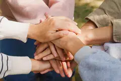 Satu kajian Pew mendapati orang dewasa berbilang kaum mungkin mempunyai pendekatan yang lebih terbuka dan memahami terhadap orang daripada kaum dan budaya lain. 