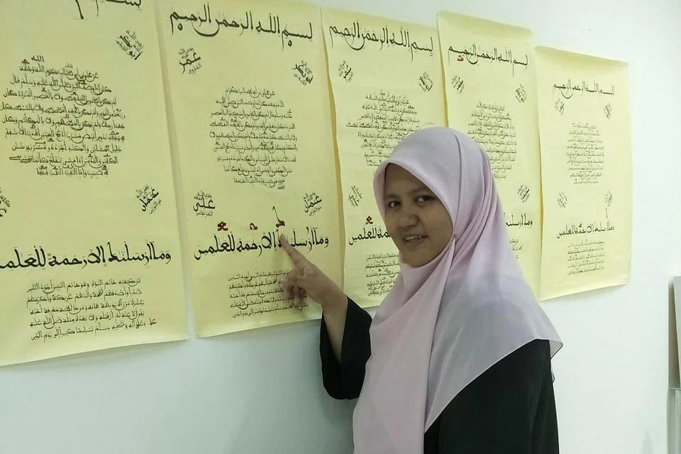 KEMBANGKAN SENI: Cik Nur Fathiah Abdussamad berharap dapat menganjurkan lebih banyak program daripada peringkat kanak-kanak seperti pembelajaran seni di Jepun. - Foto BH oleh SUHAIMI MOHSEN