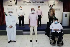 20 TAHUN BERBAKTI: Encik Shanmugam (depan, tengah) bersama (dari kiri, depan) pengerusi bersama RRG, Ustaz Mohamad Hasbi Hassan dan Ustaz Ali Haji Mohamed, serta (dari kiri, belakang) Pengerusi AMP Singapura, Dr Md Badrun Nafis Saion; Dr Muhammad Faishal dan Presiden Taman Bacaan, Encik Abdul Halim Kader. AMP dan Taman Bacaan adalah pertubuan yang merupakan anggota ACG. - Foto BH oleh KHALID BABA