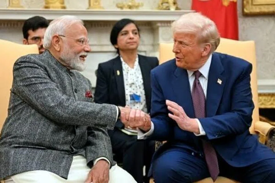 Presiden Amerika Syarikat Encik  Donald Trump berkata beliau akan  menurunkan tarif ke atas barangan India kepada 18 peratus daripada 50 peratus selepas Perdana Menteri India, Encik Narendra ⁠Modi, bersetuju menghentikan pembelian minyak Russia.