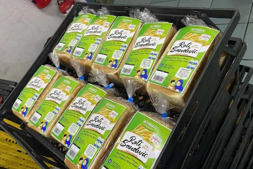 Produk roti jenama Ikhwan keluaran syarikat Global Ikhwan Utara di bawah Global Ikhwan and Services Berhad Holdings (GISBH) disahkan tidak mempunyai Sijil Pengesahan Halal Malaysia (SPHM) Jabatan Kemajuan Islam Malaysia (Jakim.