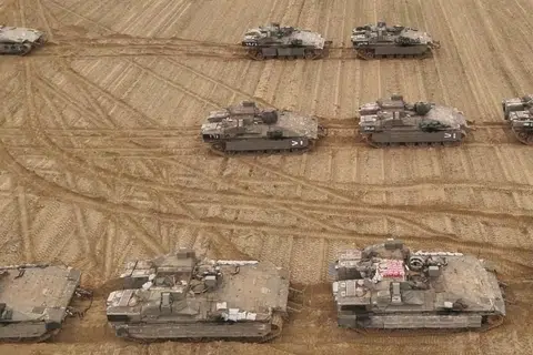 Menurut Israel, Angkatan Pertahanan Israel (IDF) Divisyen ke-36, yang ditempatkan di Lebanon telah memulakan persiapan bagi kemungkinan menjalankan operasi ketenteraan di Gaza, di tengah-tengah konflik yang masih berlarutan antara Israel dengan Hamas. Gambar tanpa tarikh ini telah dikeluarkan pada 23 Mac 2025.