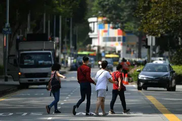 Mengikut data Polis Trafik (TP), kira-kira empat daripada 10 pejalan kaki yang mati dalam kemalangan jalan raya berumur 65 tahun ke atas. TP gesa ahli keluarga dan rakan-rakan menasihati warga emas supaya tidak menyeberang jalan secara sembarangan.