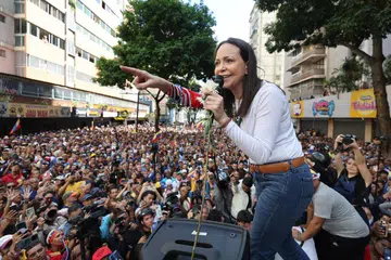 (FOTO FAIL) Maria Corina Machado berucap kepada penyokongnya di Caracas, Venezuela, pada 9 Januari 2025 (dikeluarkan semula pada 10 Oktober 2025). Jawatankuasa Nobel Norway telah mengumumkan di Institut Nobel Norway di Oslo, Norway, pada 10 Oktober 2025, bahawa Hadiah Nobel Keamanan 2025 dianugerahkan kepada pemimpin pembangkang Venezuela, Maria Corina Machado