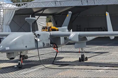 ‘Heron-1’ sedang disiapkan sebelum berlepas. 