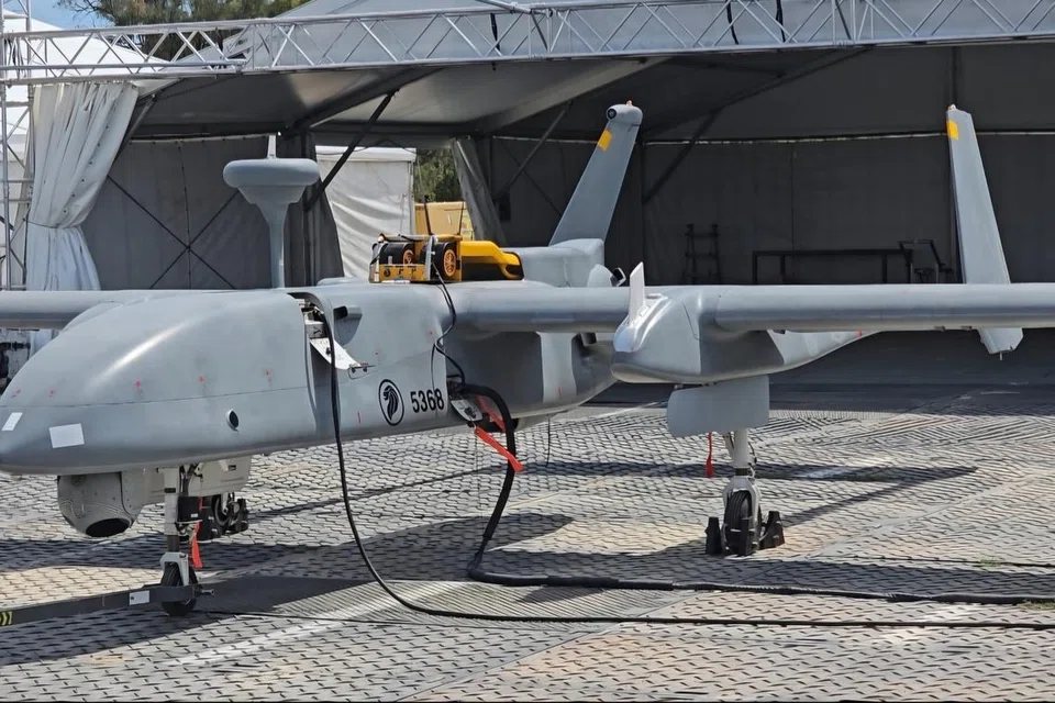 ‘Heron-1’ sedang disiapkan sebelum berlepas. 