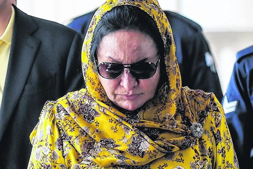 Plaintif mendakwa bahawa barangan mewah berkenaan, iaitu antara lain ribuan barangan jenama barang kemas, jam tangan dan beg tangan, telah dibeli oleh atau untuk Rosmah Mansor, bukan dengan wang sendiri tetapi dengan dana yang diselewengkan daripada anak syarikat 1MDB.