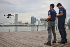 Dron, yang akan diterbangkan di atas air oleh ahli Pasukan Respons Udara, dilengkapi dengan sensor yang boleh mengesan pergerakan di darat.