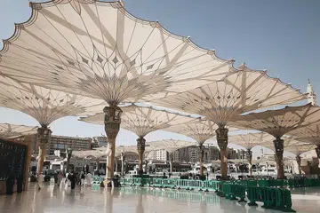 AMAN DAN TENANG: Suasana tenang pagi kelmarin di Masjid Nabawi, Madinah kerana bilangan jemaah yang kecil di masjid itu. - Foto-foto BH oleh HARITH MUSTAFFA
