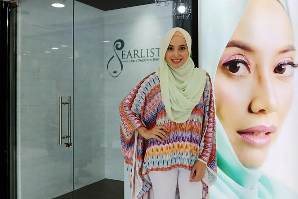 NURA J: Pemilik salun Pearlista yang mempunyai tiga cawangan. Beliau merupakan ejen PropNex Reality. - Foto fail 2017