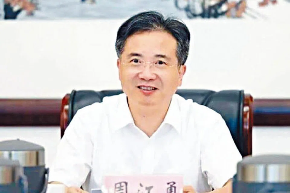 ZHOU JIANGYONG: Didapati secara peribadi atau melalui saudara-maranya menerima rasuah di bandar dan daerah di wilayah Zhejiang antara 2001 dengan 2021 sebagai balasan untuk membantu perjanjian melibatkan urusan berkaitan dengan pembinaan dan pengambilan tanah.