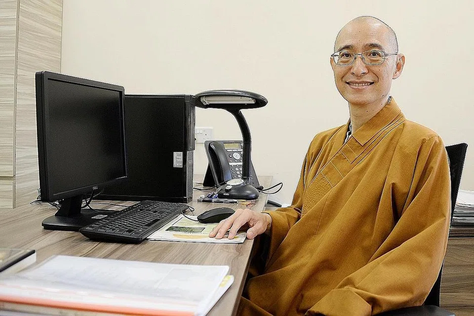 MENYUMBANG KEPADA MASYARAKAT: Naib rektor ehwal akademik, Venerable Chuan Sheng, berkata Kolej Buddha Singapura berharap dapat melahirkan pelajar yang berwibawa dan mampu memberi sumbangan kepada masyarakat masing-masing.