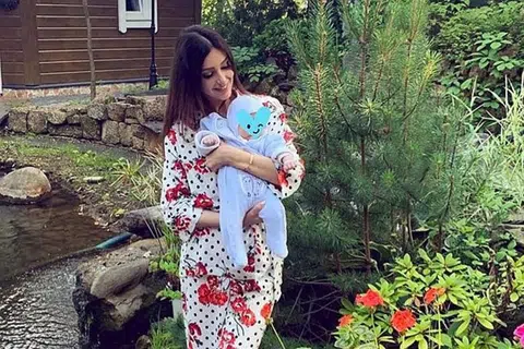 GAMBAR TERBARU: Cik Oksana Voevodina menyambut umur dua bulan anak mereka dengan satu pos Instagram semalam untuk mengucapkan terima kasih kepada peminatnya bagi sokongan mereka. - Foto RIHANAPETRA/ INSTAGRAM