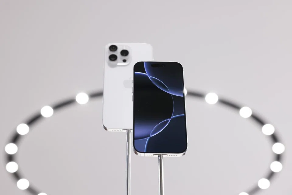 Apple iPhone 16