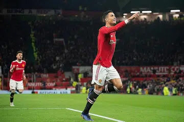 WIRA PASUKAN: Ronaldo meraikan gol ke-800 beliau dalam bola sepak tahap tinggi, dalam kemenangan 3-2 Manchester United ke atas Arsenal di Old Trafford kelmarin. - Foto EPA-EFE