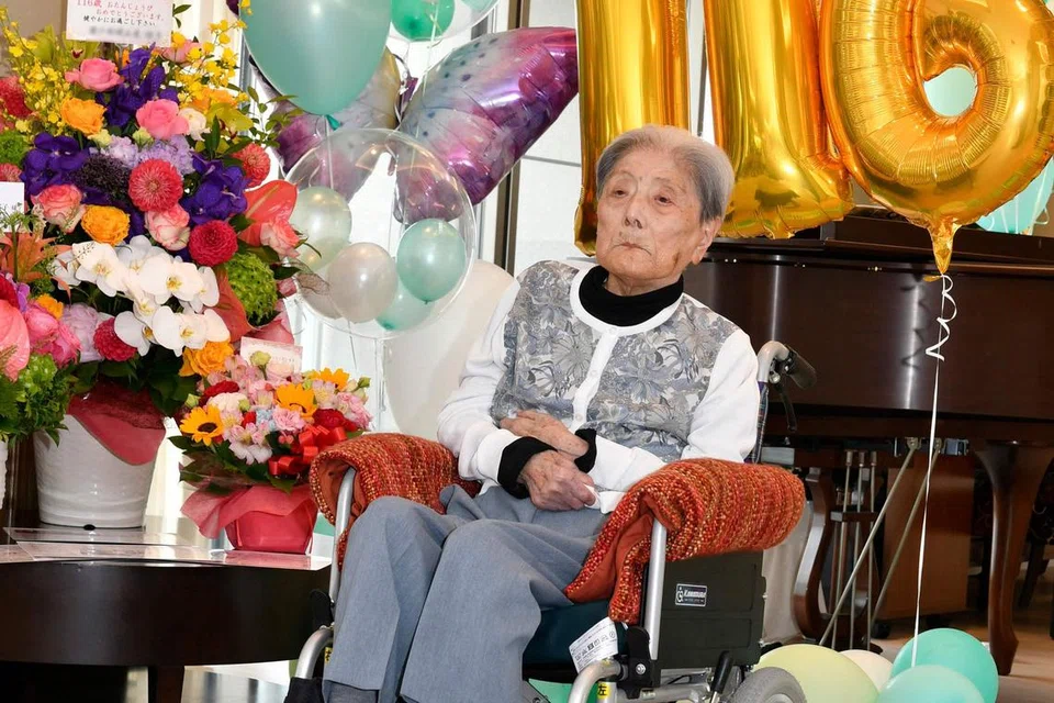 Orang tertua di dunia...Cik Tomiko Itooka meraikan hari lahirnya yang ke 116 di bandar Ashiya, wilayah Hyogo yang dirakam pada 23 Mei 2024. Menyusuli kematian Cik Maria Branyas Morera, dari Sepanyol pada 20 Ogos pada usia 117 tahun, orang tertua yang masih hidup di dunia kini  ialah Cik Itooka yang lahir pada 23 Mei 1908, dan berusia 116 tahun.